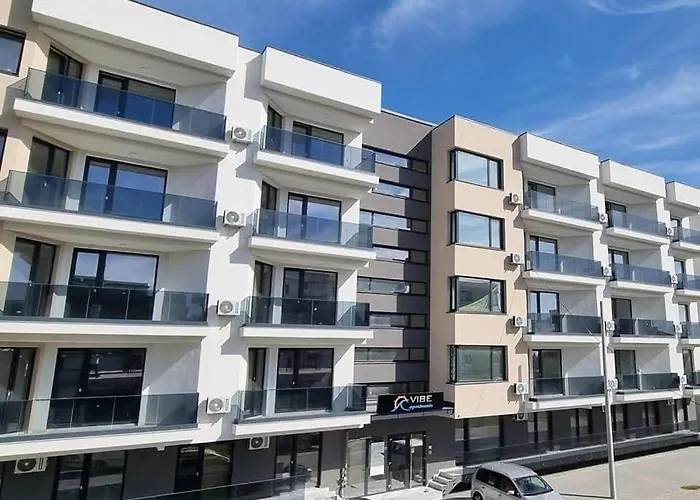 Amelia & Nicole Close To The Năvodari