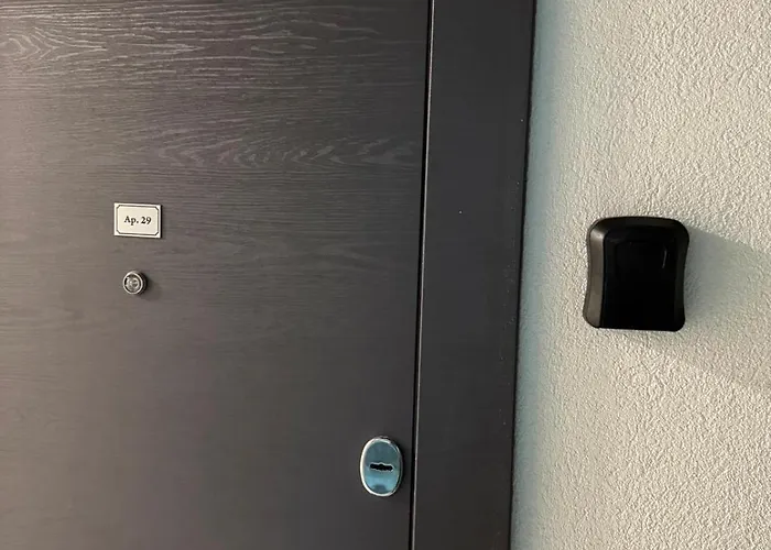 Amelia & Nicole Close To The *