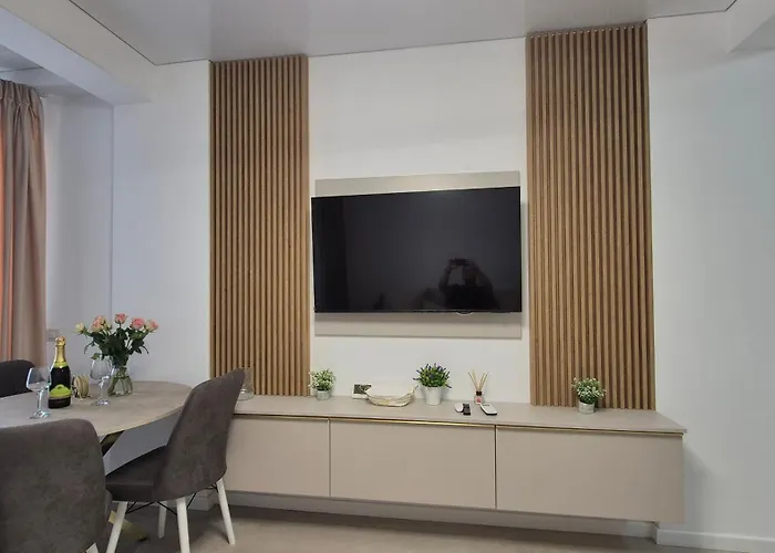 Amelia & Nicole Close To The Lejlighed