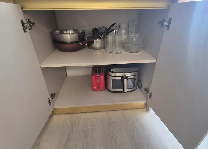 Amelia & Nicole Close To The