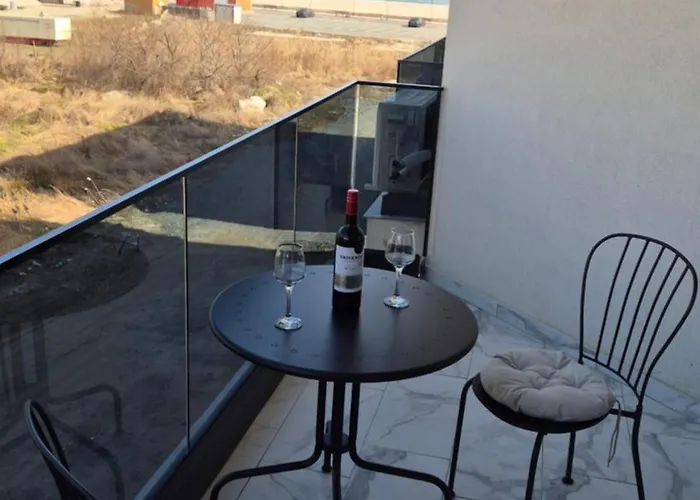 Amelia & Nicole Close To The *