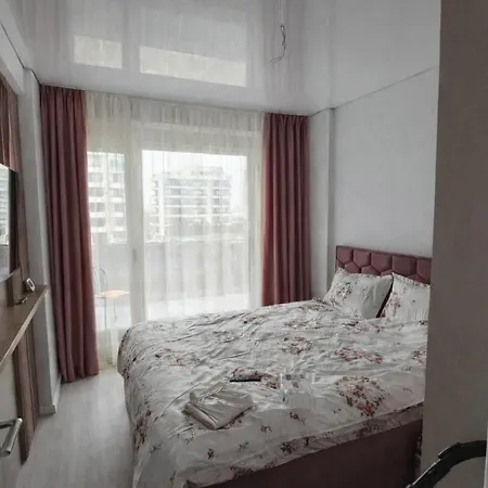 Amelia & Nicole Close To The