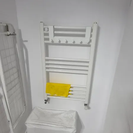 Amelia & Nicole Close To The