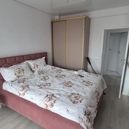 Daire Amelia & Nicole Close To The *