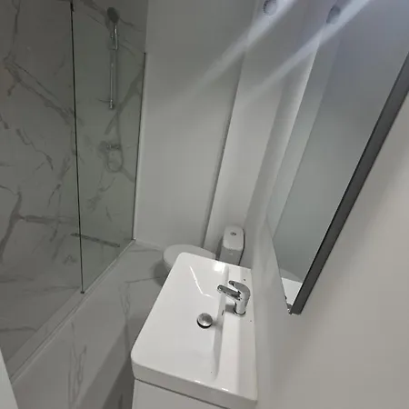 Amelia & Nicole Close To The Daire *