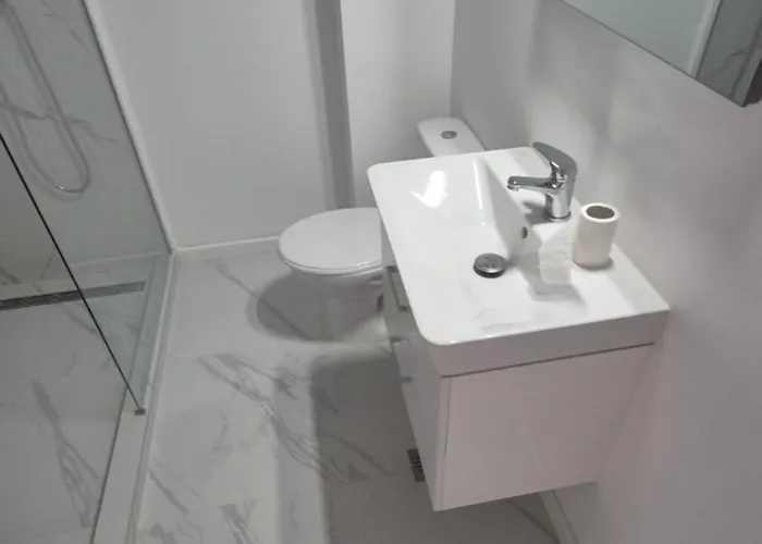 Daire Amelia & Nicole Close To The *