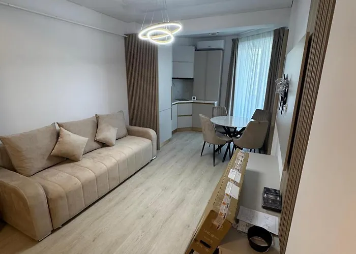 Amelia & Nicole Close To The Daire Navodari