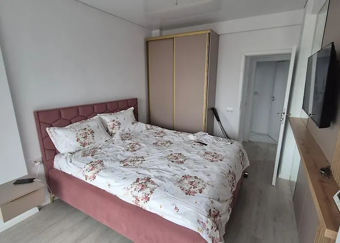 Daire Amelia & Nicole Close To The *