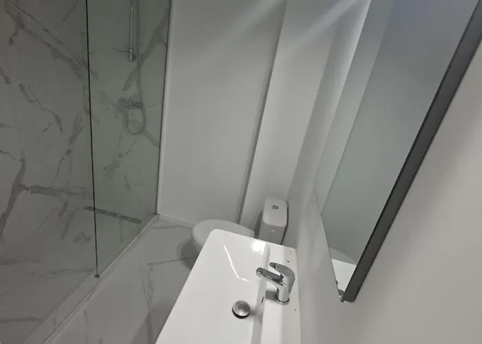 Amelia & Nicole Close To The Daire *