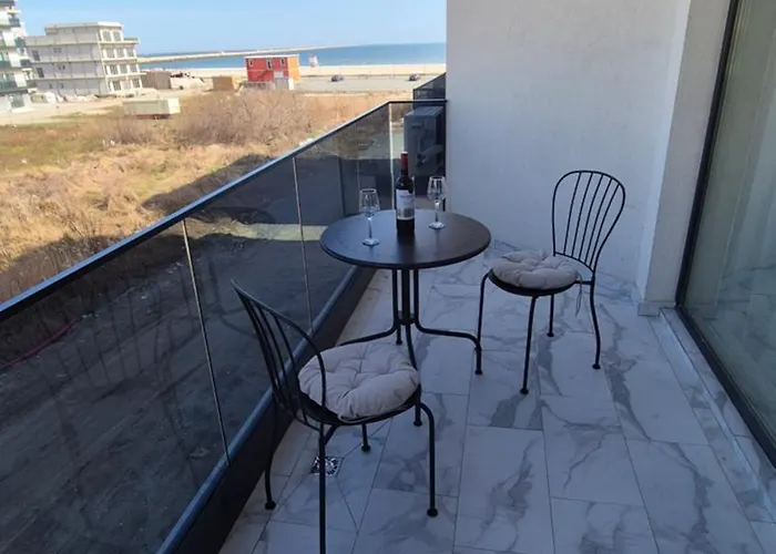 Amelia & Nicole Close To The Daire *