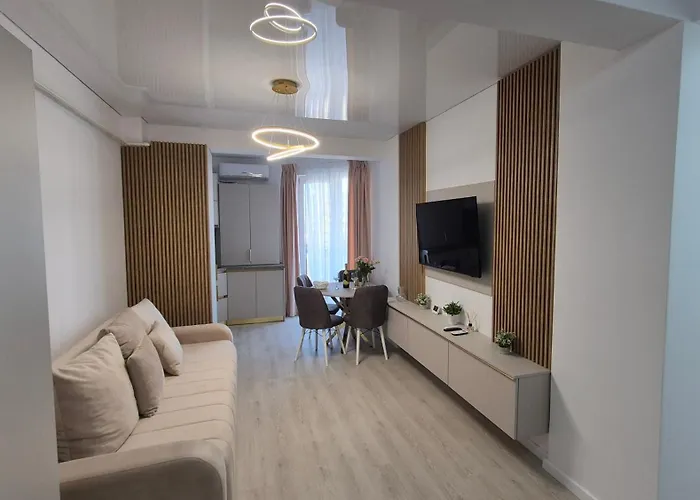 Amelia & Nicole Close To The Daire Navodari