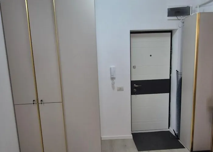 Daire Amelia & Nicole Close To The Navodari