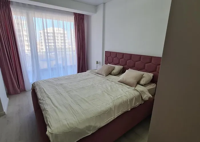 Daire Amelia & Nicole Close To The Navodari