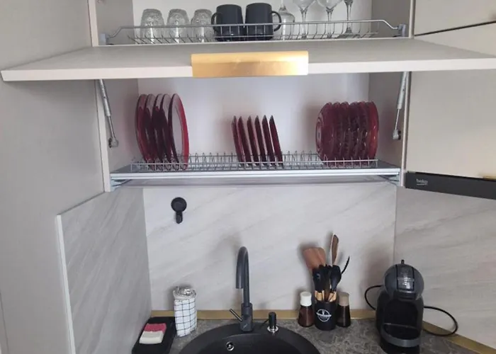 Amelia & Nicole Close To The Daire Navodari