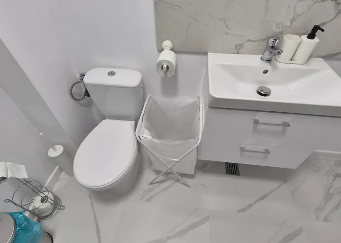 Daire Amelia & Nicole Close To The *