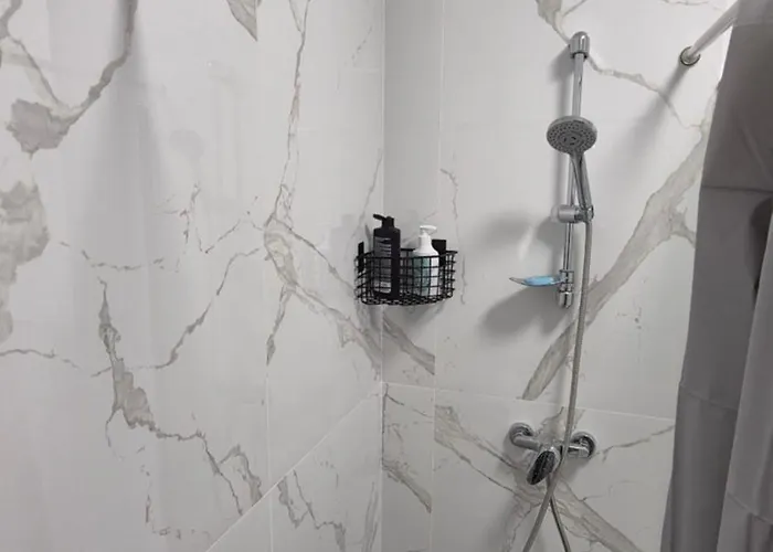 Daire Amelia & Nicole Close To The *